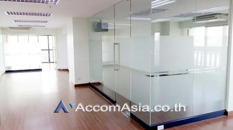 unit Office space For Rent in Silom, Bangkok  near BTS Surasak (AA16857)